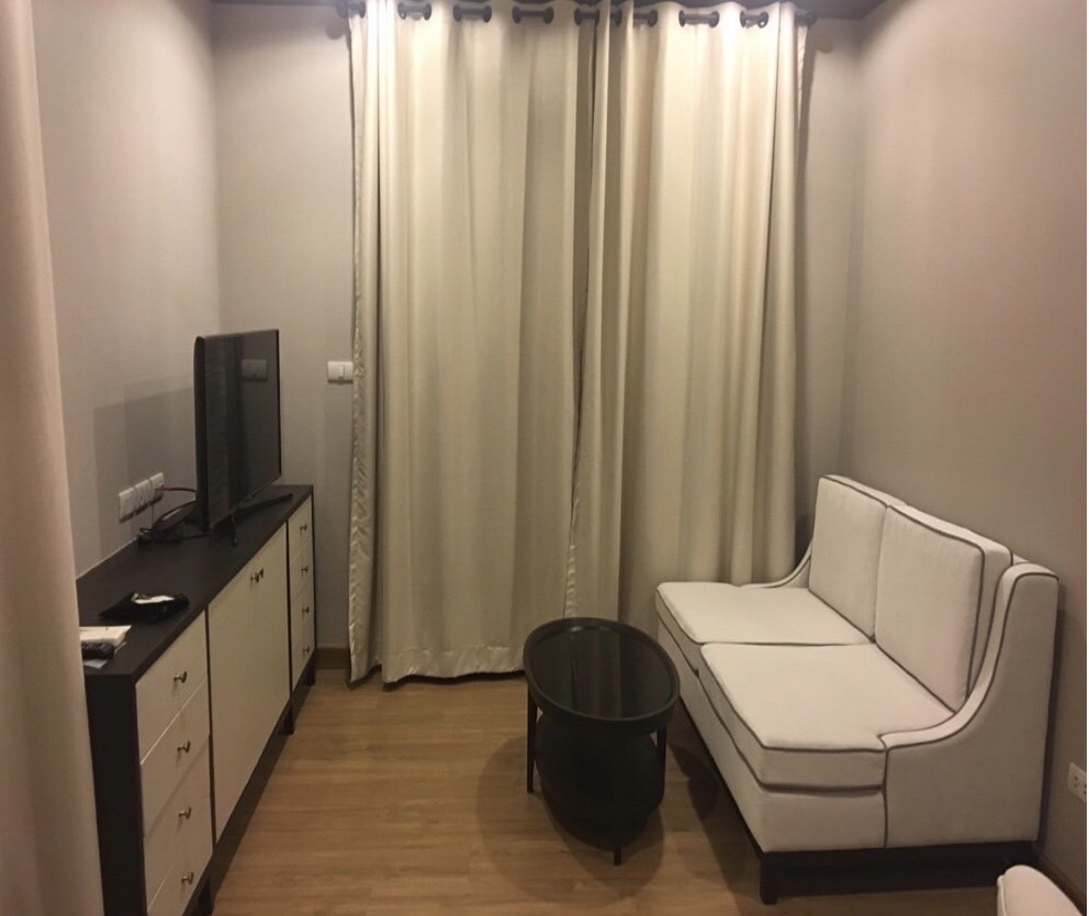 ให้เช่าคอนโดสยาม จุฬา สามย่าน : 🏙️ BEST DEAL FOR RENT | The Reserve Kasemsan 3 1 Bedroom 1 Bathroom 39 sqm. - ฿19,000/month Tel. 0909426442 K.Film