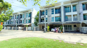 For SaleTownhousePattanakan, Srinakarin : Selling below cost, Townhome 3 floor, corner house and facing garden, Ban Klang Mueng village,easy to access motorway road-Rama9-Krungthep Kreeth road, 3 bedrooms 3 bathrooms 75.6 m2