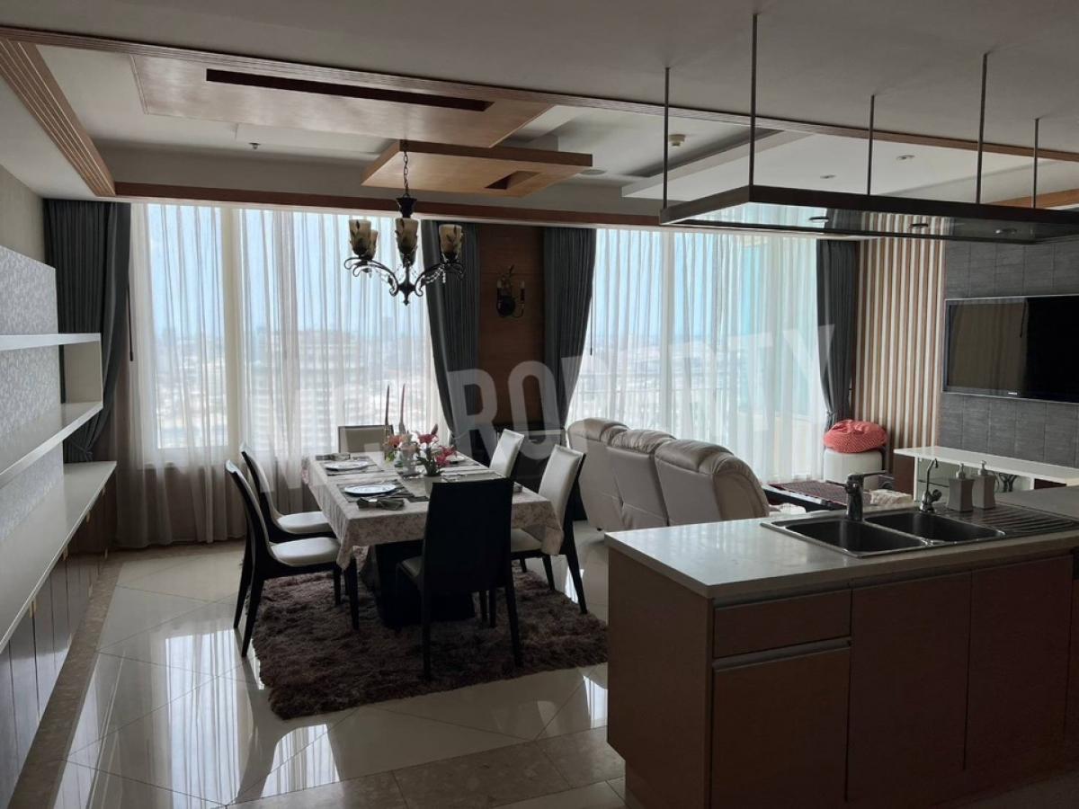 ขายคอนโดสาทร นราธิวาส : The Empire Place 3 bedroom 3 bathroom164sqmSouth viewRiver view Best layout in the buildingFor sale Only 26.5MbContact 0816878954