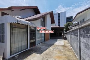 For RentHouseChokchai 4, Ladprao 71, Ladprao 48, : For rent: 2-storey detached house, 155 sq m, 2 houses within the same fence. Near Phawana BTS station, on Soi Lat Phrao.
