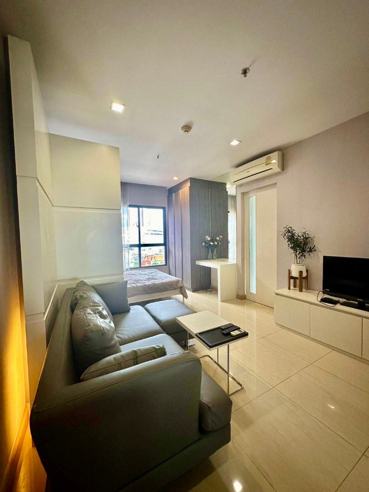 For RentCondoWongwianyai, Charoennakor : ( U20240805100 )✨FOR RENT URBANO ABSOLUTE SATHORN - TAKISN CONDO✨ Pls call 096-2479369 / Studio room 30 Sq.M. New renovation💥 💥