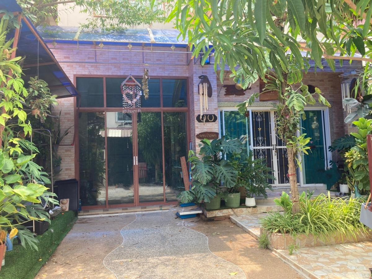 For SaleHouseSamut Prakan,Samrong : For sale, cheap, semi-detached house, single house style, Panthitha Village, Phraeksa, Samut Prakan Province