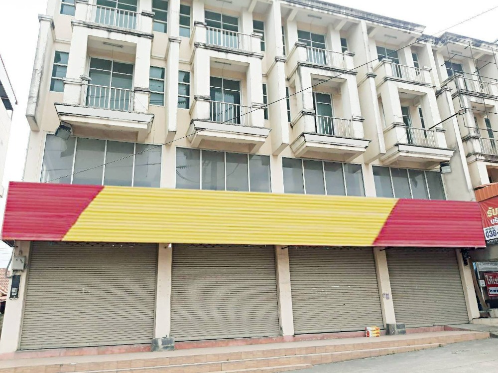 For SaleShophouseRayong : Commercial building for sale, 4 and a half floors (including rooftop), Mapayaphon, Saphan 4, Pluak Daeng, 4 units, 88 square wah, located across from Do Home Bowin, behind is Sasithorn Village 16, selling for a total of 22 million baht.