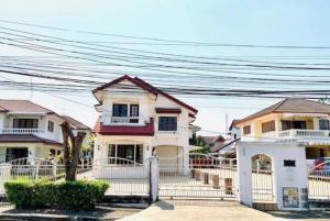 For SaleHouseSamut Prakan,Samrong : 2-story detached house for sale, Manthana Srinakarin, area 145.3 square meters, 3 bedrooms, 3 bathrooms, 1 living room, 1 maids room, 1 kitchen, Bang Mueang Subdistrict, Mueang Samut Prakan District. Samut Prakan Province