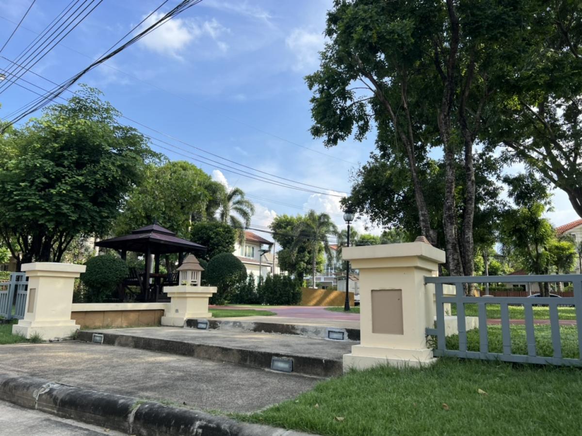 For SaleHouseNonthaburi, Bang Yai, Bangbuathong : For sale: 2-storey single house, 63 sq.w., Casa Ville Village, Ratchaphruek-Rattanathibet 2, a village on Ratchaphruek Road, near Boonthavorn, approximately 10 minutes from Central Westville, Central Rattanathibet, and Central Westgate.