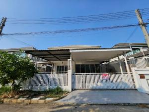 For SaleHousePathum Thani,Rangsit, Thammasat : Selling very cheap!! Single house, Perfect Park, Bang Phun, Rangsit, very good location, land area 61 sq m, usable area 166 sq m, 2 floors, very suitable for living. Plus its close to Bang Phun Expressway.