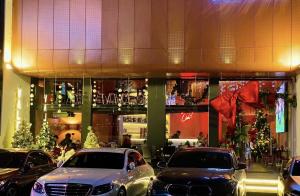 For RentRetailRatchadapisek, Huaikwang, Suttisan : Rental : Cocktail Bar & Resturant with Full Equipment in Ratchada, 180 sqm for rent, Cocktail Bar & Restaurant with full equipment in Ratchada, 2 floors, size 180 sq m ** Take Over : 8,900,000 THB ** 🔥🔥Rental Price : 80,000 THB / Month 🔥🔥More Information📱