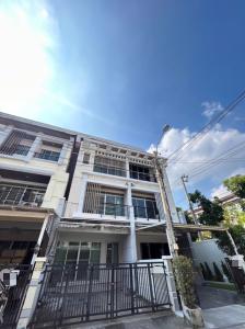 For RentTownhousePattanakan, Srinakarin : Townhome for rent, Baan Klang Muang Srinakarin, next to BTS. There is air conditioning and complete furniture. 3 bedrooms, 3 bathrooms, 2 living rooms Rental price 35,000 baht per month.