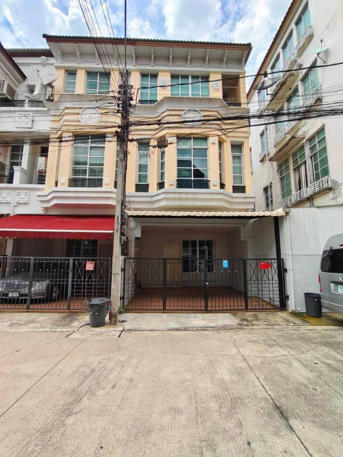 For RentTownhouseSapankwai,Jatujak : Townhome for rent, Baan Klang Muang, The Paris Ratchavipha, good location, next to Vibhavadi Road 🧑‍🎄🎊💫