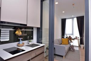 For RentCondoSapankwai,Jatujak : Condo 1bedroom 1bathroom, high floor, very beautiful view on Pradipat Road, Chatuchak, next to BTS Saphan Khwai.