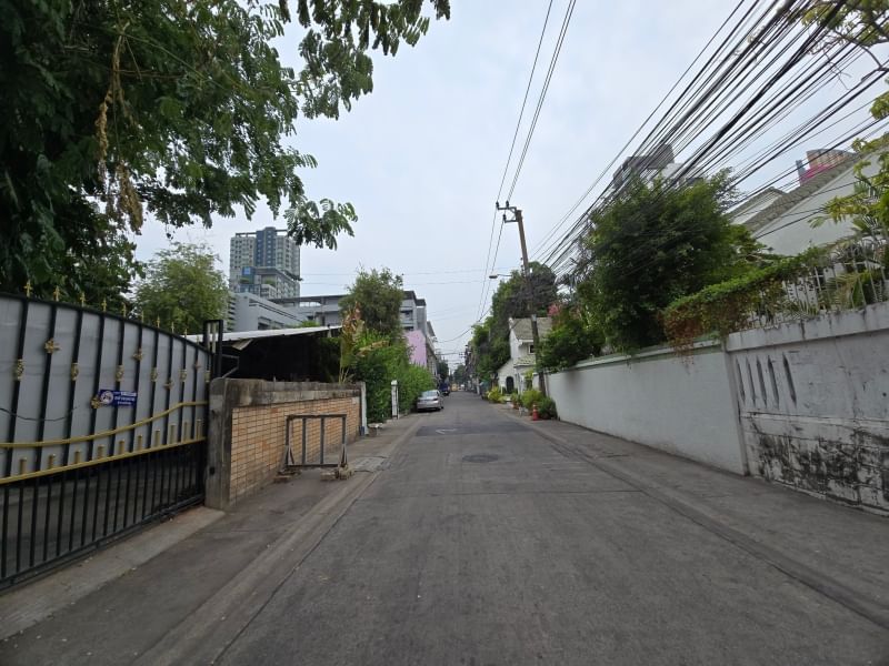 For SaleHouseSapankwai,Jatujak : Land for sale with building, 133 sq.w., Inthamara, Ari, Saphan Khwai area, good location, suitable for business or residence, near BTS Saphan Khwai