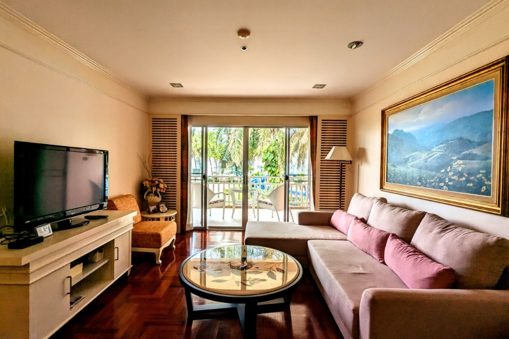 For SaleCondoCha-am Phetchaburi : For Sale: Beachfront Condominium in Cha-Am Huahin - Springfield Beach Condominium