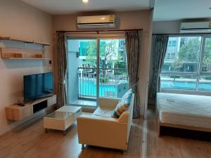 For RentCondoThaphra, Talat Phlu, Wutthakat : For rent, The Tempo Grand Sathorn-Wutthakat🌿size 31 sq m🪵 1 bedroom🦋 Building B🥨 7th floor✨ swimming pool view  Complete furniture and electrical appliances