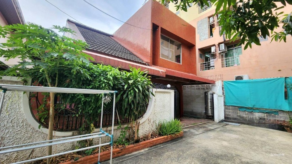 For SaleHouseRatchathewi,Phayathai : Hurry and own it! 2-storey house, special price, Soi Ari in Atthakrit Village