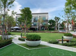 For RentTownhouseOnnut, Udomsuk : 3-story townhome for rent, Baan Klang Muang Srinakarin - On Nut (new project)