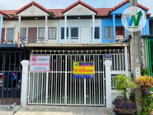 For SaleTownhouseSamut Prakan,Samrong : Townhouse for sale, Phut Si Villa 4 (Phut Si Villa 4), Phraeksa, Samut Prakan, price in the early millions.