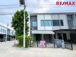 For SaleTownhousePattanakan, Srinakarin : 2-story townhome for sale, Pleno Rama 9-Krungthep Kreetha (new cut), connected to Rama 9 only 15 minutes, behind the corner, view in front of the house is the clubhouse garden.