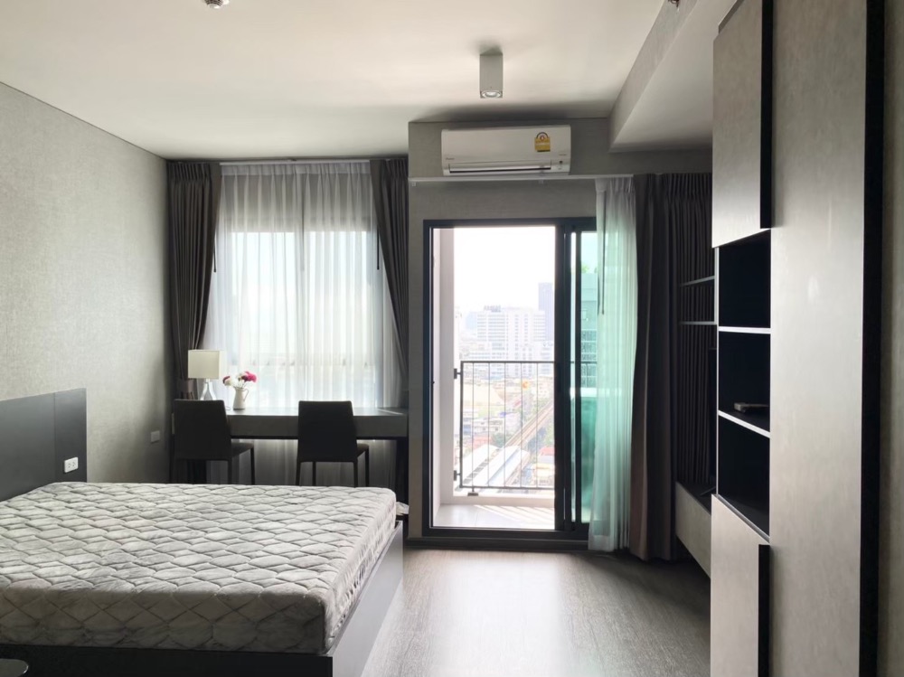 For RentCondoSapankwai,Jatujak : Fully furnished and electrical appliances, Ideo Phahol Chatujak Condo, near the BTS. You can make an appointment to view the actual room every day. You can contact Kae at 0839225703.