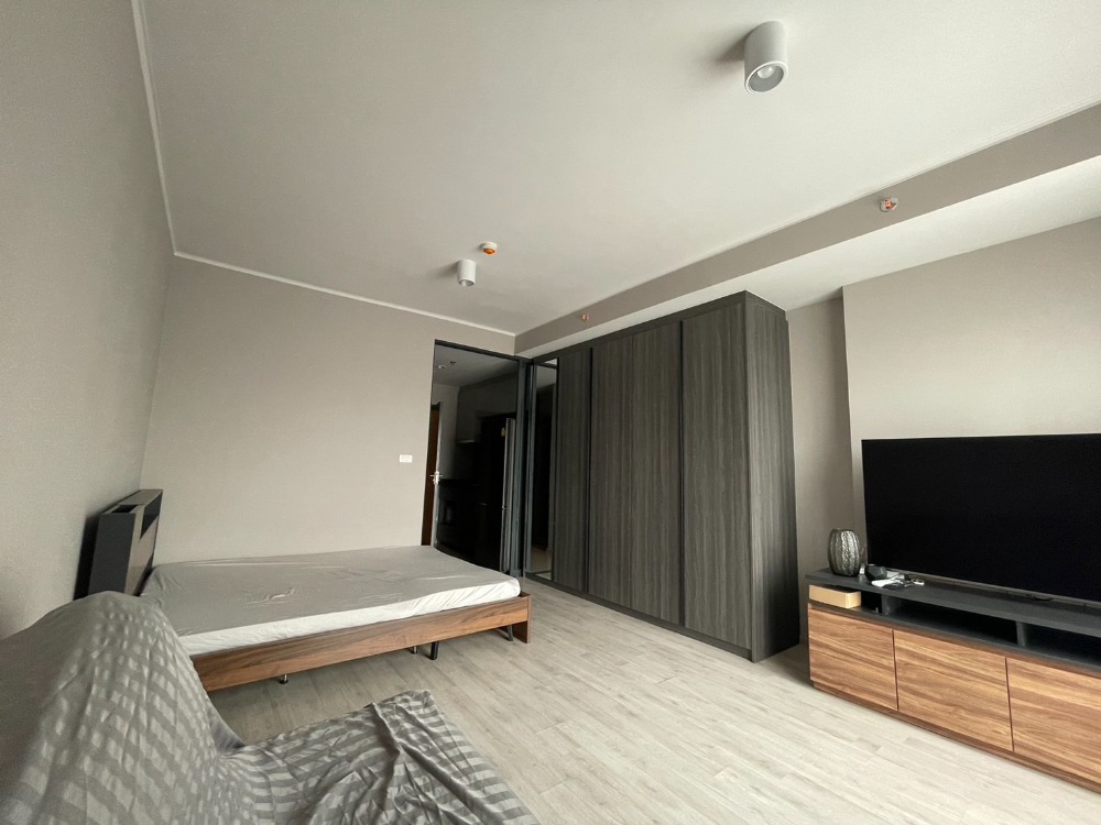 For SaleCondoRatchadapisek, Huaikwang, Suttisan : Condo for sale, Ideo Ratchada-Sutthisan, unblocked view, no blocking buildings, 10th floor, fully furnished, near MRT Sutthisan, Ideo Ratchada-Sutthisan (Ideo Ratchada-Sutthisan), studio, 1 bathroom, 10th floor, room size 29 sq m. R.M.