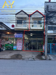 For SaleLandKhon Kaen : For sale: 2 townhouses next to each other, 2 floors, can be sold separately. At present, it is always full of tenants on the road, Sinlapsanit Road, 2-story townhouse.
