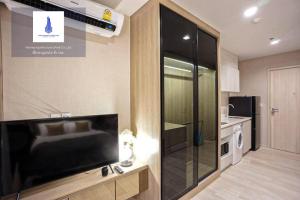 For RentCondoPathum Thani,Rangsit, Thammasat : For rent at Life One Wirless  Negotiable at @condo600 (with @ too)