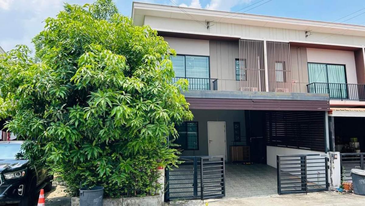 For SaleTownhouseNawamin, Ramindra : For sale: Townhome The Connect 43, Wongwaen-Ram Intra 2, corner house, beautiful and new, shady house, recently completed extension, with stone table, side of house for relaxing.