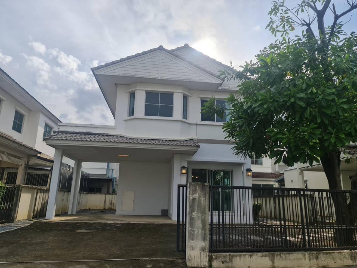 For RentHouseRama5, Ratchapruek, Bangkruai : Single house for rent, Chaiyapruek Village, Pinklao-Sathorn (Ratchapruek), no one in front of the house, before reaching Nakhon In Roundabout