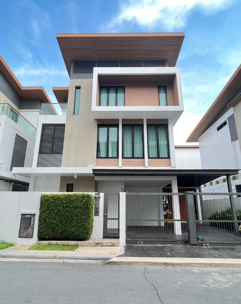 For SaleHouseOnnut, Udomsuk : 3-story detached house ✨The AVA Residence🏡 Sukhumvit 77, good location, next to On Nut main road, complete built-ins, free!! ART TOY, the whole house, every size, every item, price 34.9 million baht!!