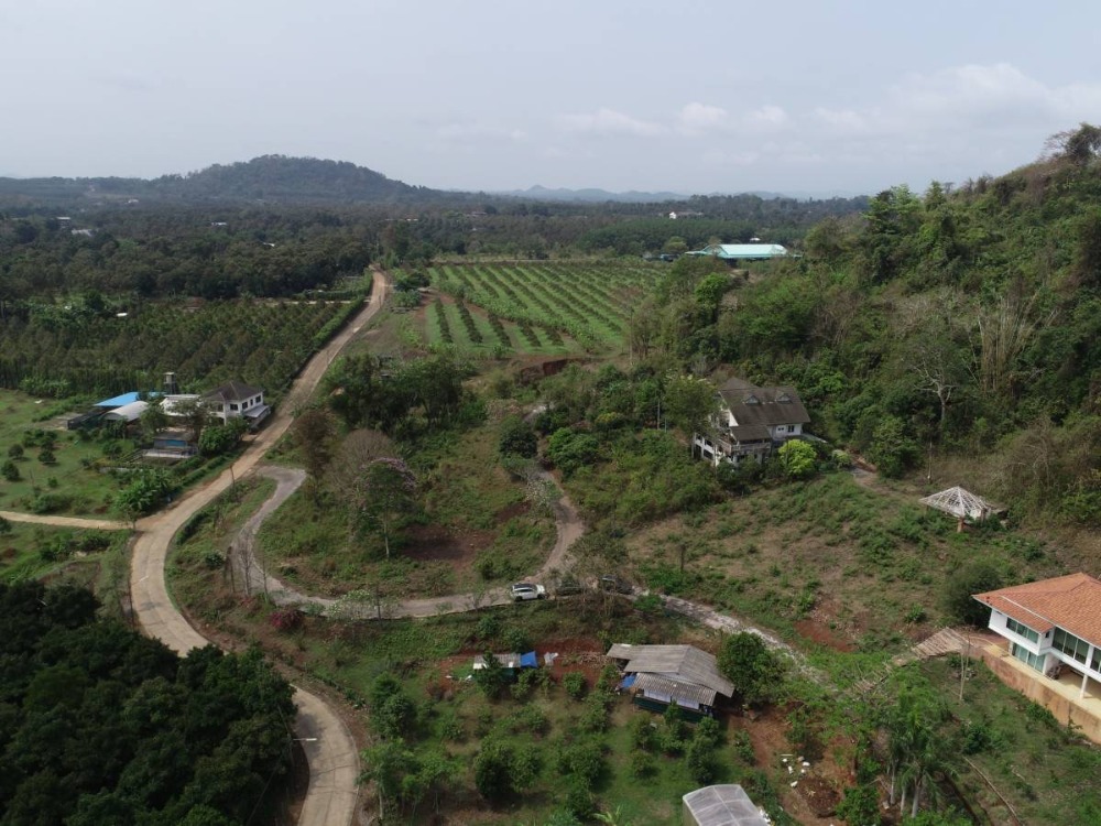 For SaleLandChanthaburi : Beautiful plot of land for sale, good view, water and electricity ready, Khao Wua Subdistrict, Tha Mai District, suitable for building a vacation home. Near Phraya Trang Road, convenient travel.