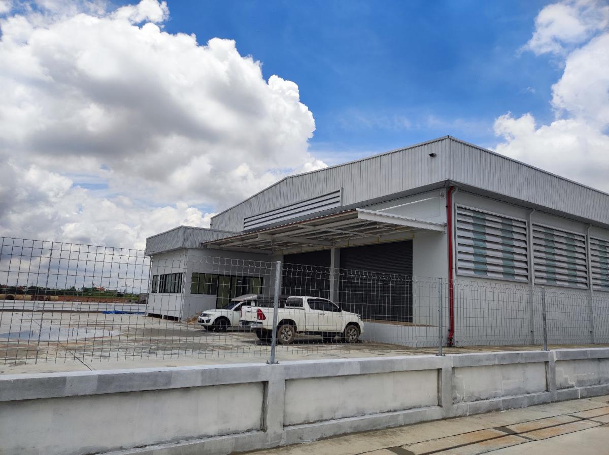 For RentWarehouseMin Buri, Romklao : Warehouse for rent, newly built, next to Suwinthawong Road, 1,555 sq m, 2 warehouses.