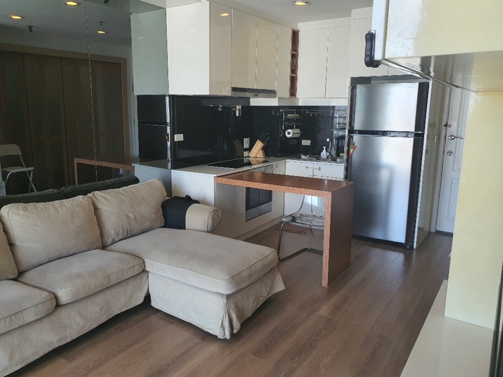 For SaleCondoSathorn, Narathiwat : Sale/Rent Sathorn House Condo, next to BTS Surasak, 44th floor, 1Mn+ of decoration