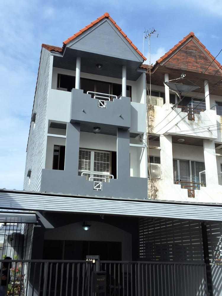 For SaleHouseMin Buri, Romklao : Townhouse for sale, Sammakorn Ramkhamhaeng 112, newly renovated, very beautiful, ready to move in.