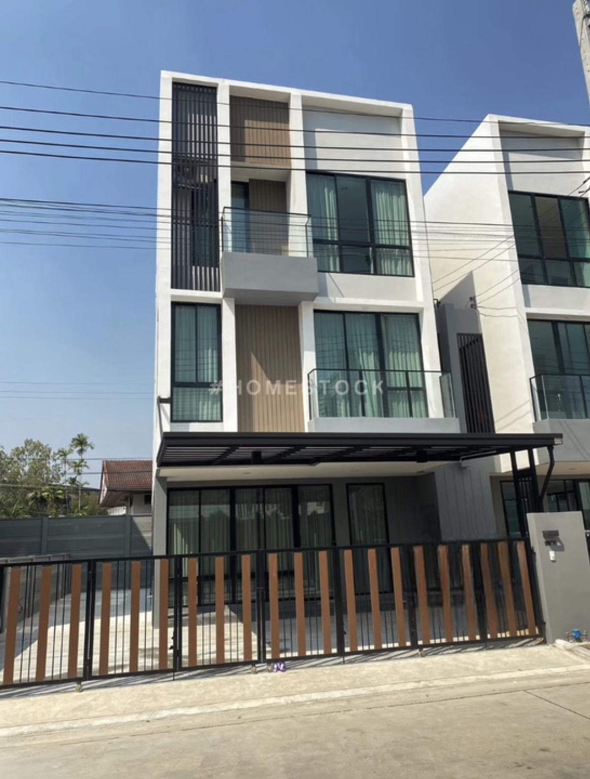 For RentHome OfficeVipawadee, Don Mueang, Lak Si : 62,000.-3-story home office for rent, Nue Noble Connex Project, Nue Noble Connex House, Don Mueang, near Don Mueang Airport, near the BTS Skytrain, opposite Annex Market.