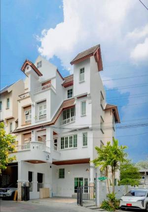 For RentTownhouseSapankwai,Jatujak : 🎊租For rent, Luxury pool villa townhome, ready to move in near Chatuchak, next to MRT / BTS 6 lines.