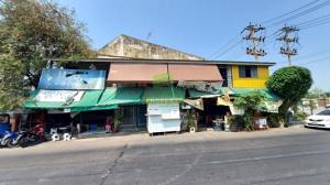 For SaleTownhouseMahachai Samut Sakhon : Benjasap Nakhon Village 2, Khok Kham, Soi Sinchai, Samut Sakhon, urgent sale, 2-story townhouse, area 34 sq m, edge plot, commercial location.