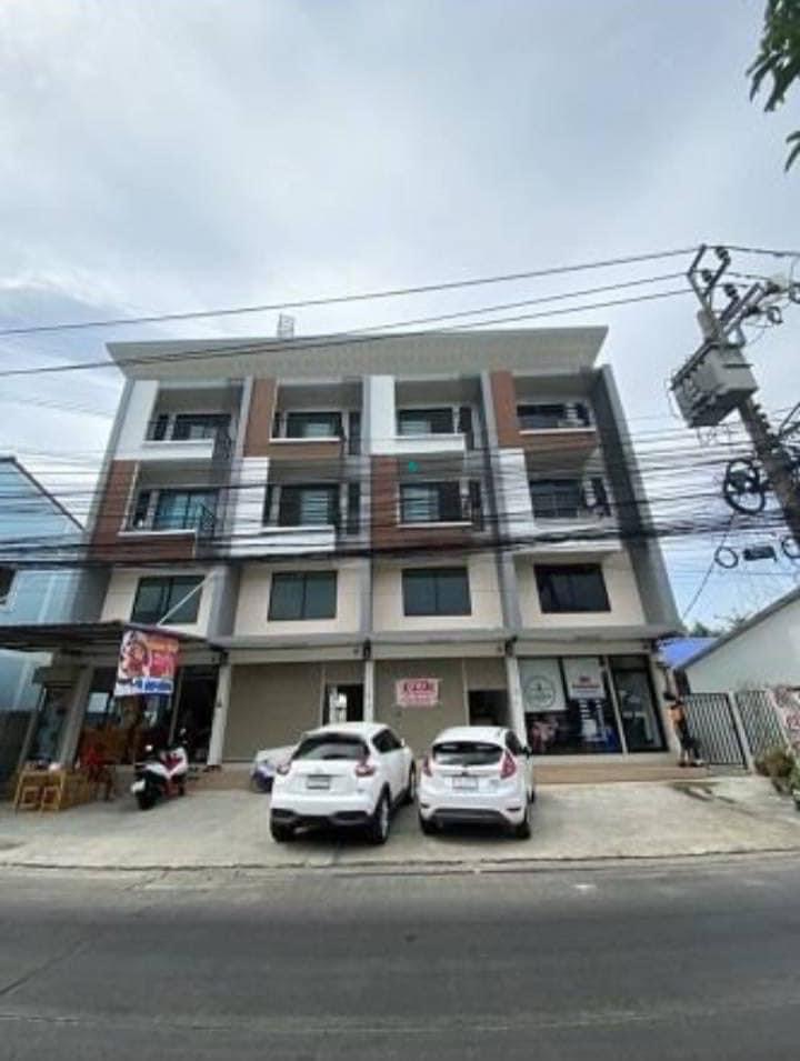 For RentShophousePattanakan, Srinakarin : Biz home Srinakarin, shophouse, 3 and a half floors (3 bedrooms), near Lotus Srinakarin, negotiable. If interested, contact 008-3223695.