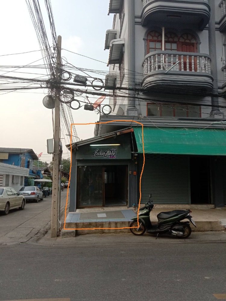 For RentRetailNawamin, Ramindra : Single-storey multi-purpose shop room for rent.   House number 583/18 Soi Phahonyothin 58, Intersection 51, Soi Annex. Newly decorated, beautiful, ready to rent and move in. There is a motorcycle win.