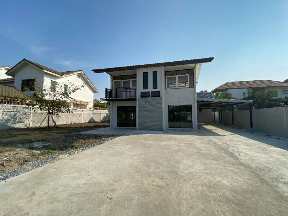 For RentHouseChaengwatana, Muangthong : Single house for rent near Dhurakij Pundit University, just 4 minutes.