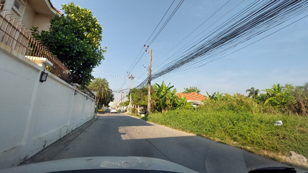 For SaleLandSamut Prakan,Samrong : Land for sale, beautiful plot, land, Sri Dan 22, 1 ngan, 51 sq m, next to a concrete road.