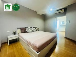 For SaleCondoPattanakan, Srinakarin : Urgent sale! Condo Supalai Park Srinakarin, good location, convenient travel, attractive price.