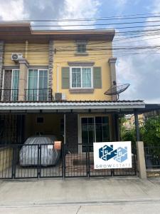 For SaleTownhouseLadkrabang, Suwannaphum Airport : P-2463 Urgent sale! Golden Town 1 On Nut-Phatthanakan The corner house has space for easy travel.