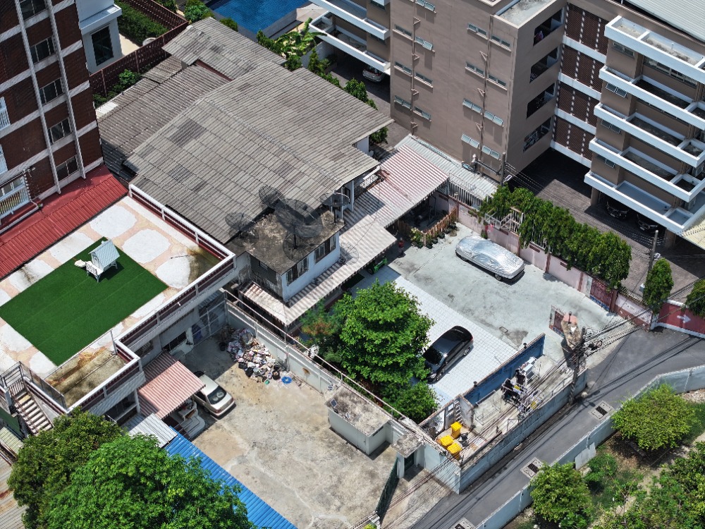 For SaleLandSukhumvit, Asoke, Thonglor : Last Plot in the Heart of Sukhumvit!! 169 Sq.W Land for SALE at Sukhumvit 27, Connects Sukhumvit 29,31 Across Empshere Near MRT Sukhumvit and BTS Prom Phong