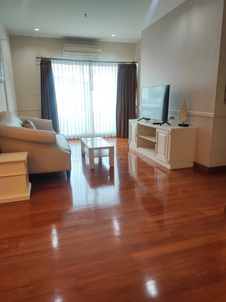 For RentCondoSathorn, Narathiwat : 2 large bedrooms The perfect corner room, 4 minutes walk to BTS Chong Nonsi.