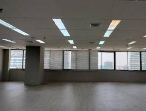 For RentOfficeKhlongtoei, Kluaynamthai : For Rent Office space for rent, Lumpini Tower Building, Rama 4 Road (opposite Bon Kai), 30th floor, city view, area 271 square meters, High Zone / suitable as an office.