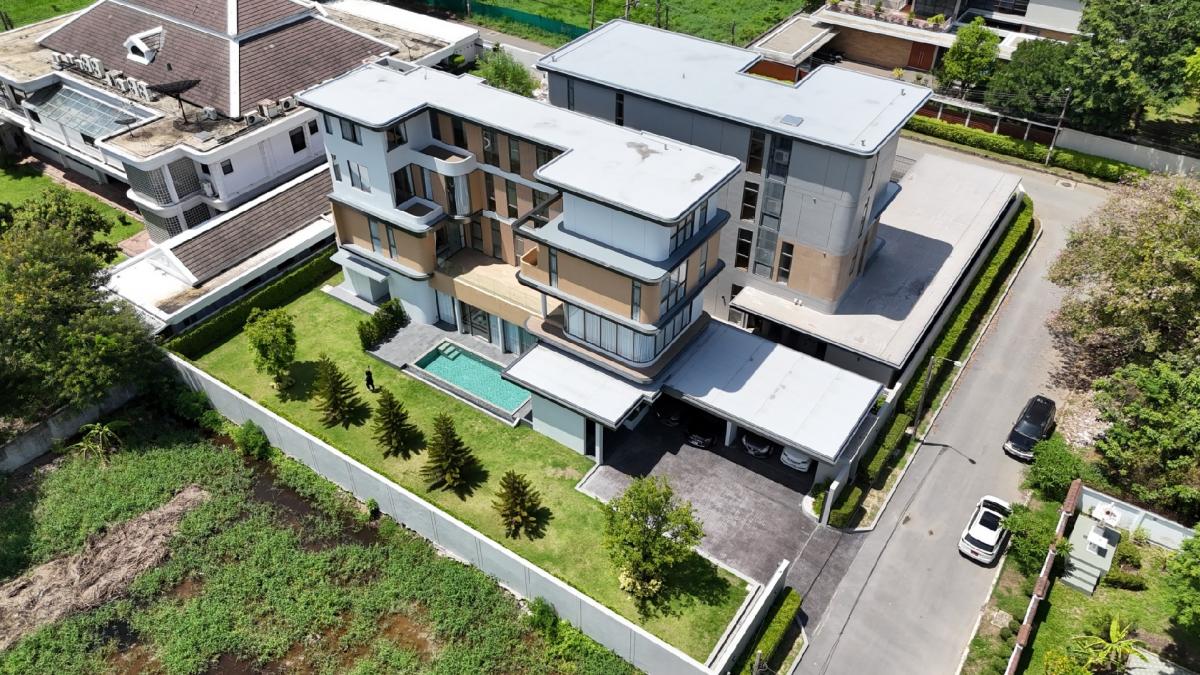 For SaleHousePattanakan, Srinakarin : For Sale 89 M Newly built house for sale 📣Free free free swimming pool, salt water system, furniture, air conditioning throughout the house, near Suan Luang Rama 9, only 500 meters away