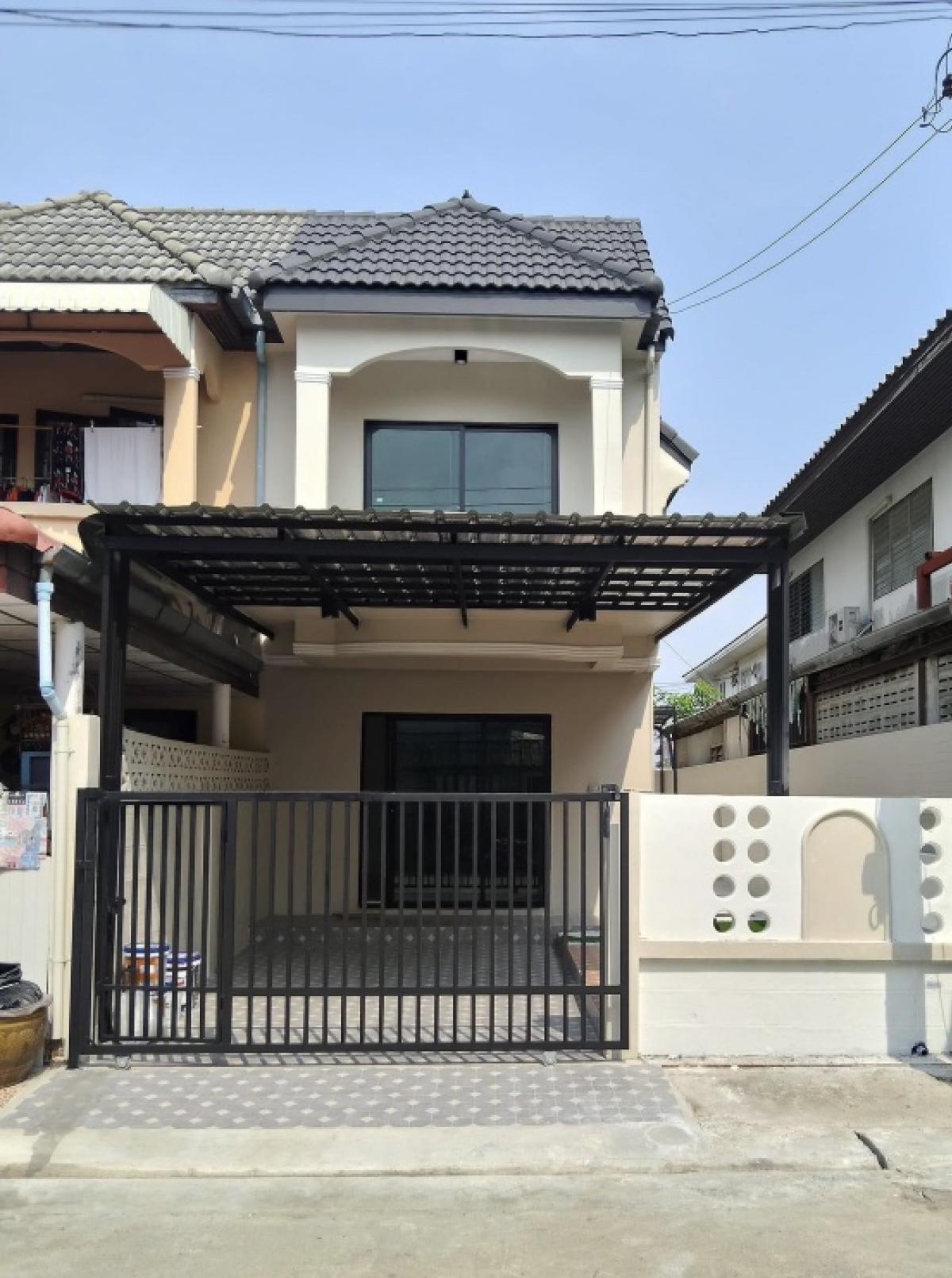 For SaleTownhouseChaengwatana, Muangthong : Year 2011, no flooding‼️ Prime location, Piamsuk Village, Soi Wat Ku Pak Kret (behind the corner), very convenient to travel. Origin of buses into Bangkok 📌Only 2.19 million, free transfer🎉House number 18/314 Soi 7