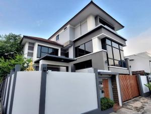 For RentHouseRama9, Petchburi, RCA : Single House in Rachadapisek Soi 3 Rama9 for rent 5beds 4baths 350sqm 200,000 per month