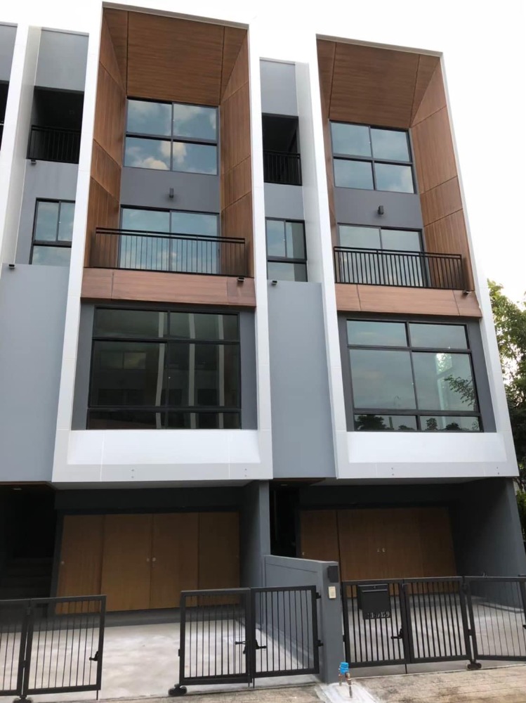 For SaleTownhousePattanakan, Srinakarin : Townhome Arden Phatthanakan / 3 bedrooms (sold with tenant), Arden Phatthanakan / Townhome 3 Bedrooms (SALE WITH TENANT) PALM665