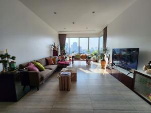 For SaleCondoWitthayu, Chidlom, Langsuan, Ploenchit : 📢👇Luxury free hold on Ratchadamri road for sale with tenant contract til June 25( rental 110k), unit with timeless unblocked view of greenery golf course of Royal sport club.