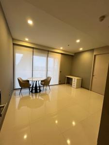 For RentCondoRatchathewi,Phayathai : 👑 M Phayathai 👑 1 bedroom, 1 bathroom, 44.04 sq m. with balcony, 360 degree view, fully furnished, with washing machine, ready to move in.